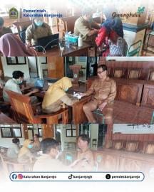 Pemeriksaan kesehatan pamong dan kader kesehatan kalurahan banjarejo